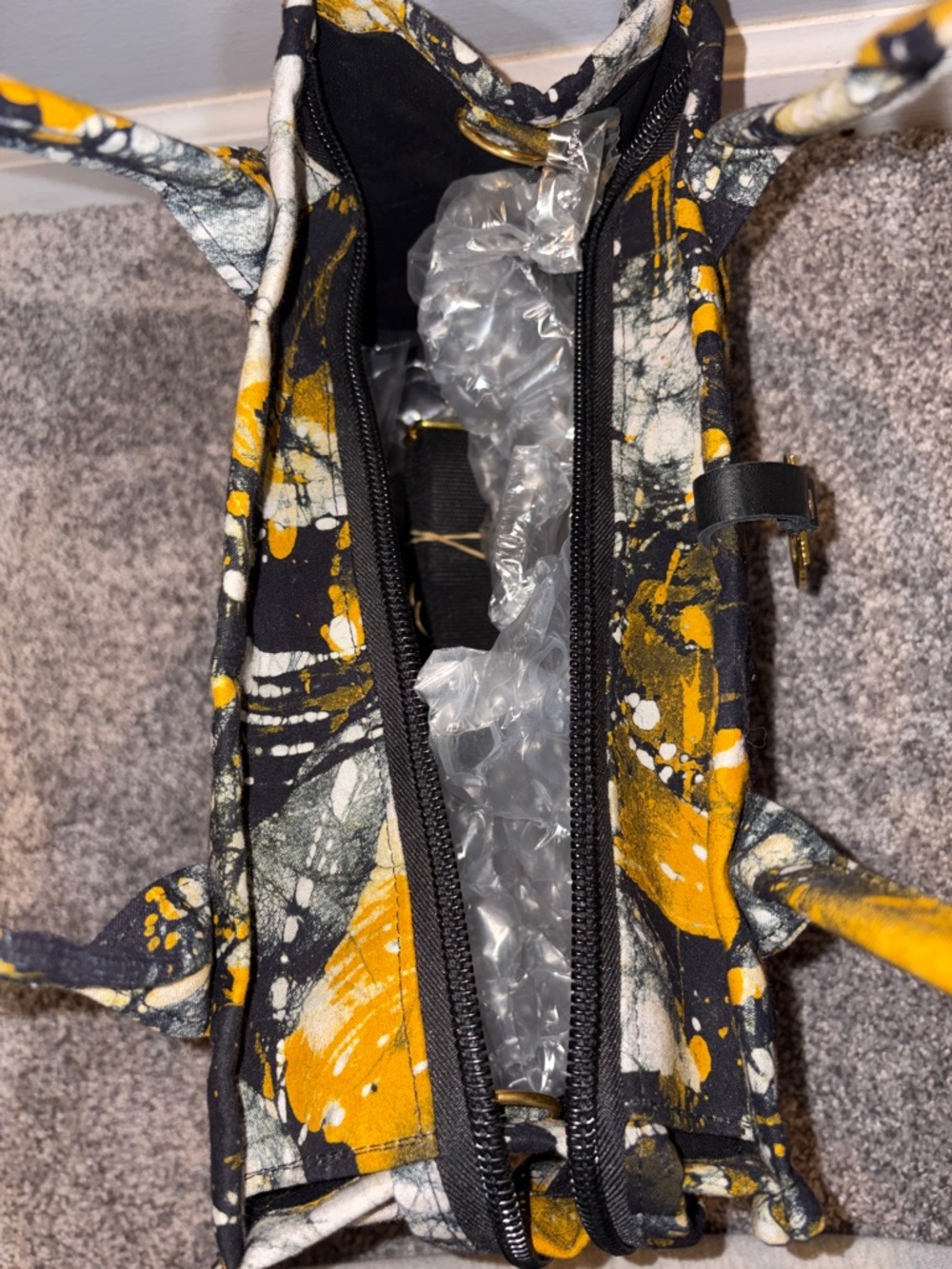 TanzaTötz Batik Signature Handbag - Picture 3 of 3
